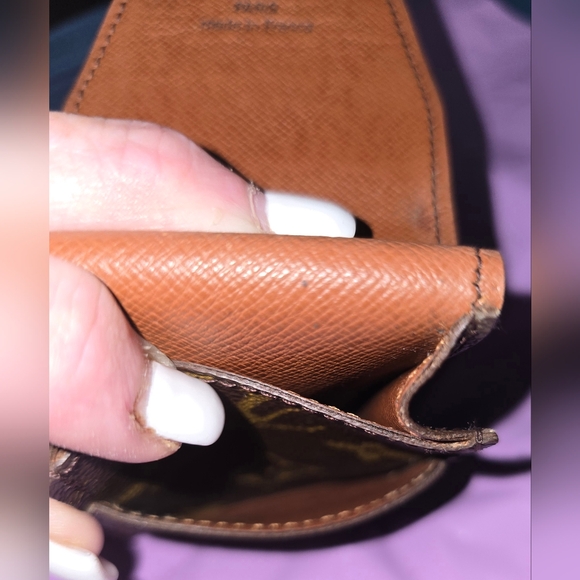 Louis Vuitton Monogram Case in Great Condition - Picture 10 of 15